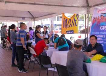 Ciudadanos acuden a programa municipal “Empleo en tu Colonia”