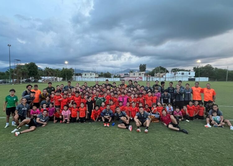 Convive Club Correcaminos con niños futbolistas de Ciudad Victoria