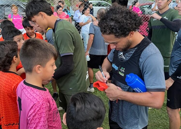Convive Club Correcaminos con niños futbolistas de Ciudad Victoria