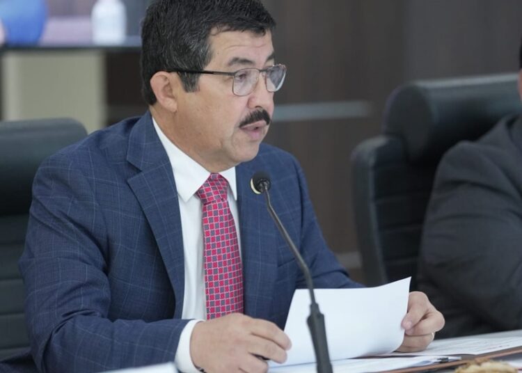 Dámaso Anaya presenta informe financiero y académico al Patronato de la UAT