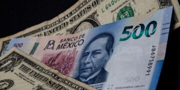Peso mexicano cierra en 19.18 unidades