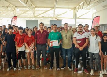 El olímpico Edson Ramírez realiza charla de motivación a atletas tamaulipecos