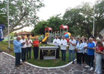 Entrega Chucho Nader modernización integral del parque Águila