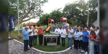 Entrega Chucho Nader modernización integral del parque Águila