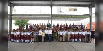 Entrega Chucho Nader techumbre y gradas en la Secundaria “Medina Cedillo”
