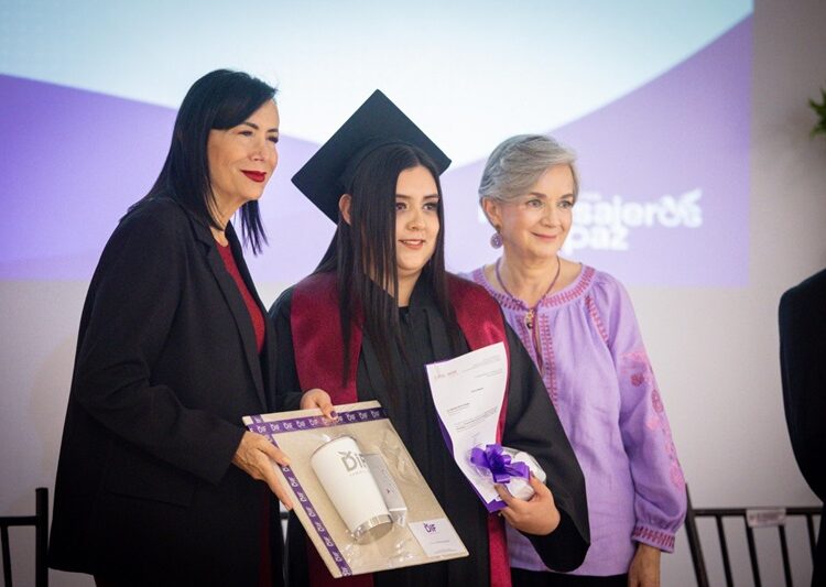 Entrega DIF Tamaulipas nueva generación de profesionales en Terapia Física