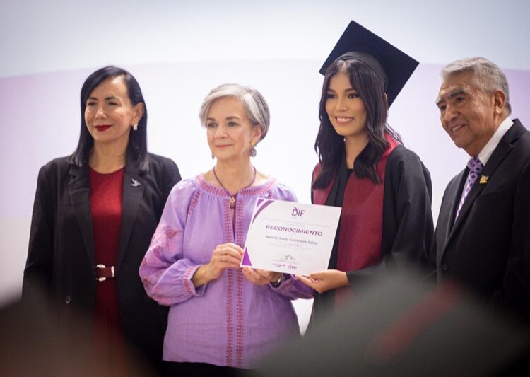 Entrega DIF Tamaulipas nueva generación de profesionales en Terapia Física