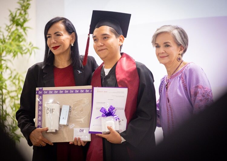 Entrega DIF Tamaulipas nueva generación de profesionales en Terapia Física