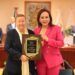 Entrega Gobierno de NLD reconocimiento a Ninfa Deándar Martínez por 100 años de ‘El Mañana’
