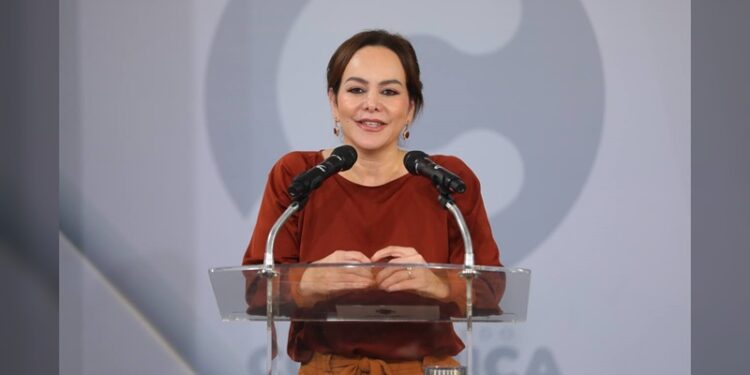 Entregará Carmen Lilia más de 3 mdp en becas para universitarios y de educación especial