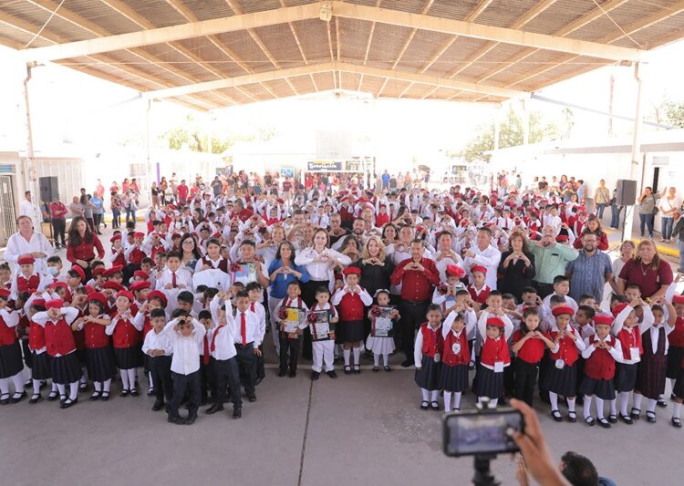 Expresan padres de familia agradecimientos por apoyos del Gobierno de NLD para ciclo escolar