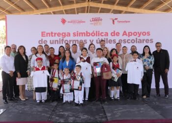 Expresan padres de familia agradecimientos por apoyos del Gobierno de NLD para ciclo escolar