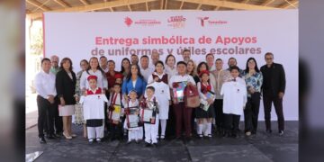 Expresan padres de familia agradecimientos por apoyos del Gobierno de NLD para ciclo escolar
