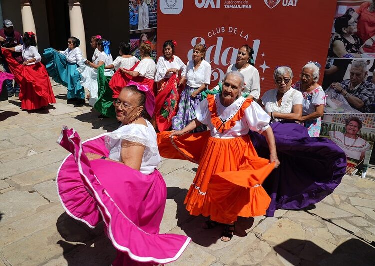 Festeja UAT al club universitario Edad de Oro en el ‘Día de los Abuelitos’