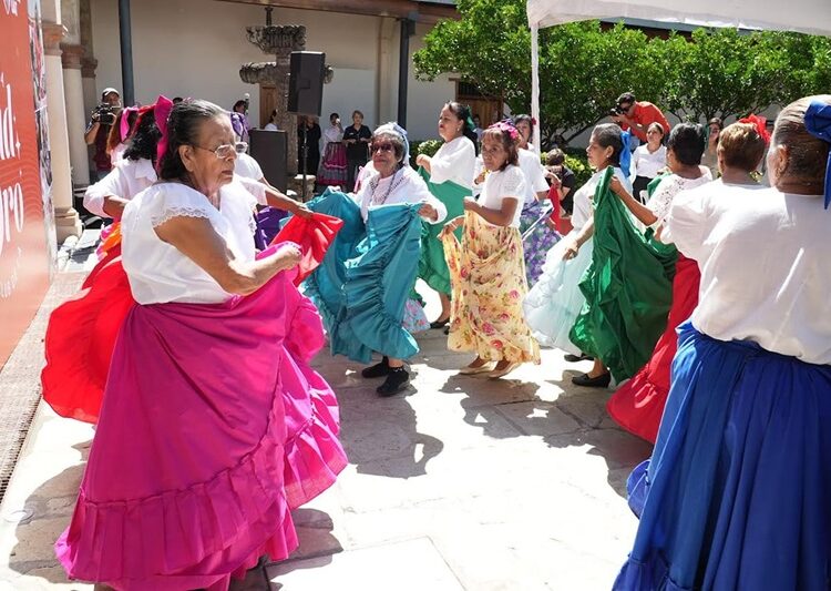 Festeja UAT al club universitario Edad de Oro en el ‘Día de los Abuelitos’