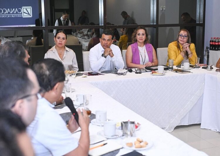 Fortalecen Municipio y CANACO Victoria vínculo de colaboración