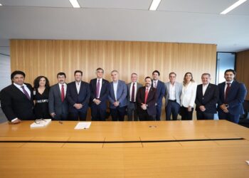 Fortalecen el gobernador AVA y Woodside Energy acuerdos para el bienestar social