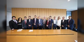 Fortalecen el gobernador AVA y Woodside Energy acuerdos para el bienestar social