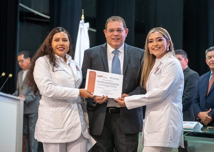 Gradúa la UAT nuevos profesionales de medicina veterinaria