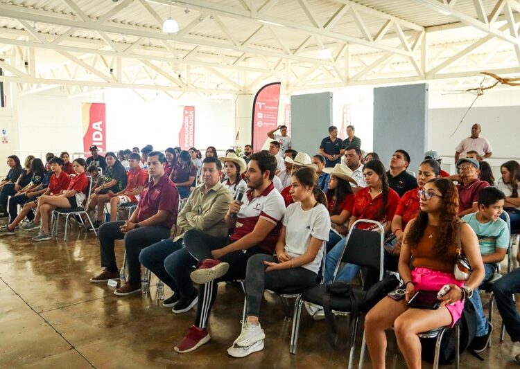 El olímpico Edson Ramírez realiza charla de motivación a atletas tamaulipecos