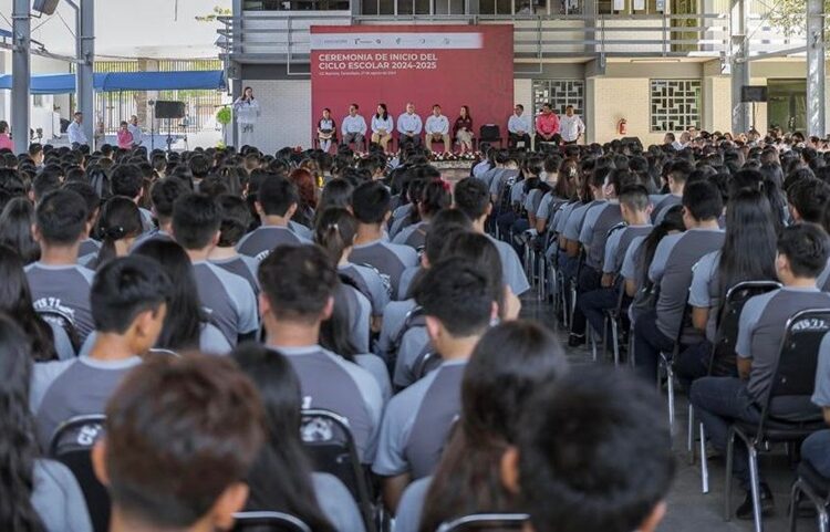Inaugura Lucía Aimé junto a estudiantes el ciclo escolar de media superior en Tamaulipas