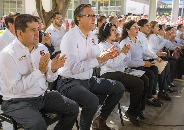Inaugura Lucía Aimé junto a estudiantes el ciclo escolar de media superior en Tamaulipas