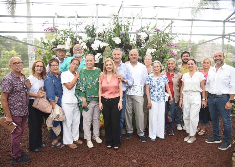 Inauguran Chucho Nader y Aída Féres de Nader nuevo orquideario en el Vivero Municipal