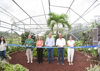 Inauguran Chucho Nader y Aída Féres de Nader nuevo orquideario en el Vivero Municipal