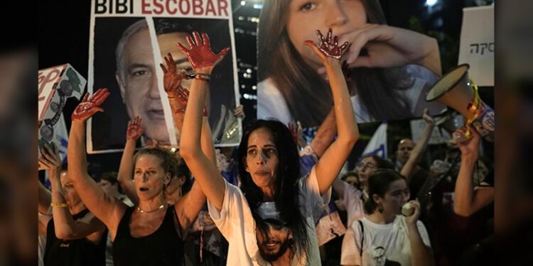 Israel ataca Gaza mientras Blinken viaja a la región para buscar un cese el fuego