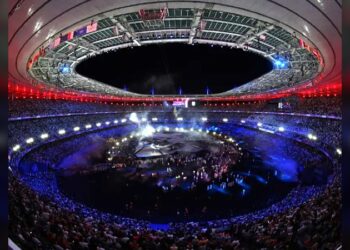 Atenas forzada a evacuar a decenas de miles por incendio “extremadamente” peligroso