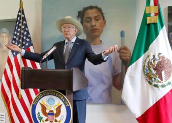 Ken Salazar advierte que reforma judicial arriesga democracia y relación comercial con EUA