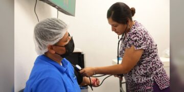 Lleva Gobierno de NLD campaña de salud a maquiladora Teleflex