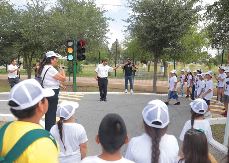 Lleva Gobierno de NLD sesiones de educación vial a escuelas y empresas locales