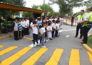 Lleva Gobierno de NLD sesiones de educación vial a escuelas y empresas locales