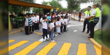 Lleva Gobierno de NLD sesiones de educación vial a escuelas y empresas locales