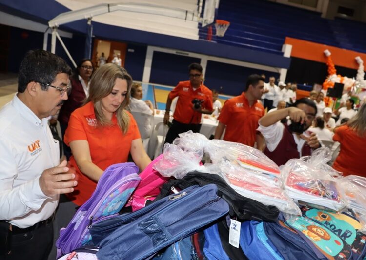 Lleva UAT colecta de útiles escolares para estudiantes del sector rural