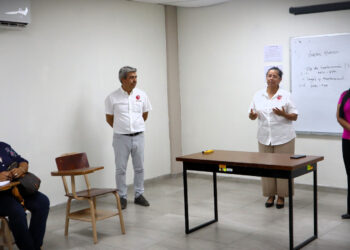 Mujeres inician capacitación en autotransporte de carga