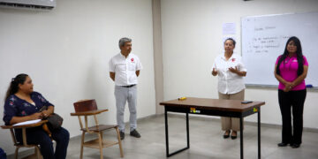 Mujeres inician capacitación en autotransporte de carga