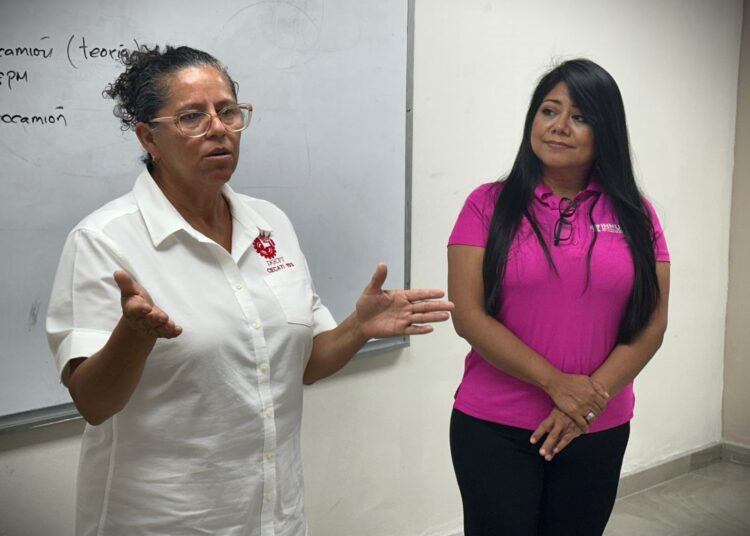 Mujeres inician capacitación en autotransporte de carga