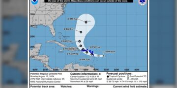 Se prepara Puerto Rico para posibles apagones e inundaciones por el huracán ‘Ernesto’