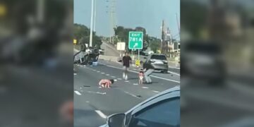 Niños resultaron ilesos tras salir disparados de un auto durante choque en Texas