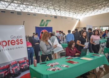 Participan estudiantes de la UT Nuevo Laredo en Feria de Reclutamiento y Estadías 2024