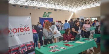 Participan estudiantes de la UT Nuevo Laredo en Feria de Reclutamiento y Estadías 2024