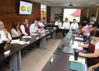 Pide Salud a la población no medicarse y actuar contra el dengue