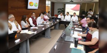 Pide Salud a la población no medicarse y actuar contra el dengue