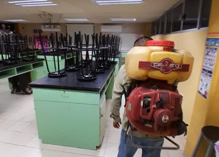 Procura la UAT espacios sanitizados para el retorno a clases de universitarios