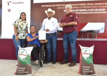 Reciben productores agrícolas de Soto la Marina semilla de sorgo y maíz