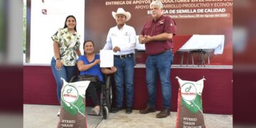 Reciben productores agrícolas de Soto la Marina semilla de sorgo y maíz