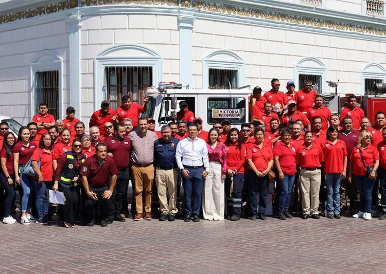Reconoce y celebra Eduardo Gattás a personal del H. Cuerpo de Bomberos