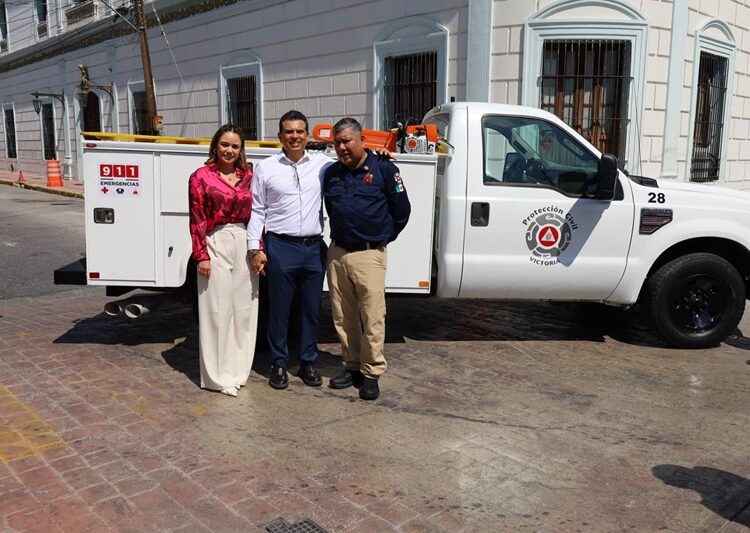 Reconoce y celebra Eduardo Gattás a personal del H. Cuerpo de Bomberos